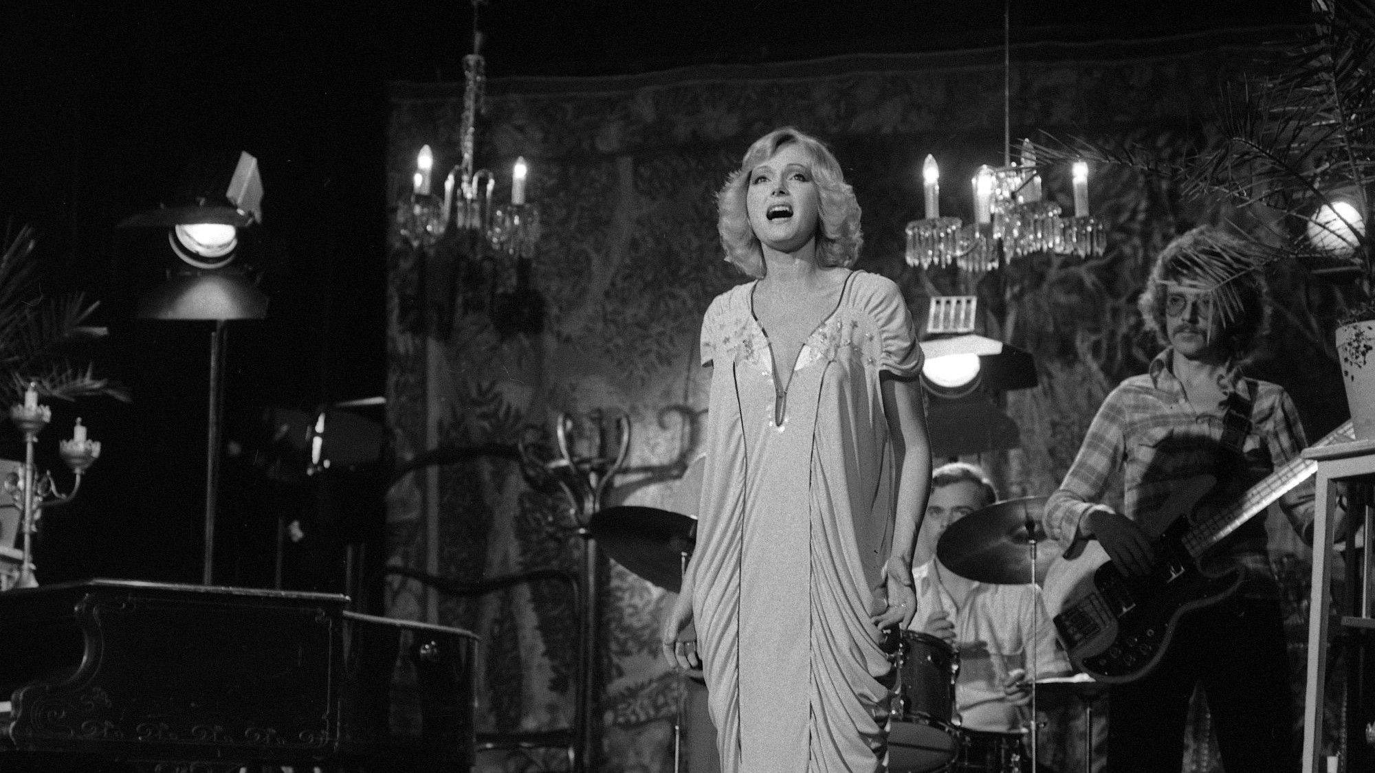 Backdrop for Hle Praha, pane Pařížane!