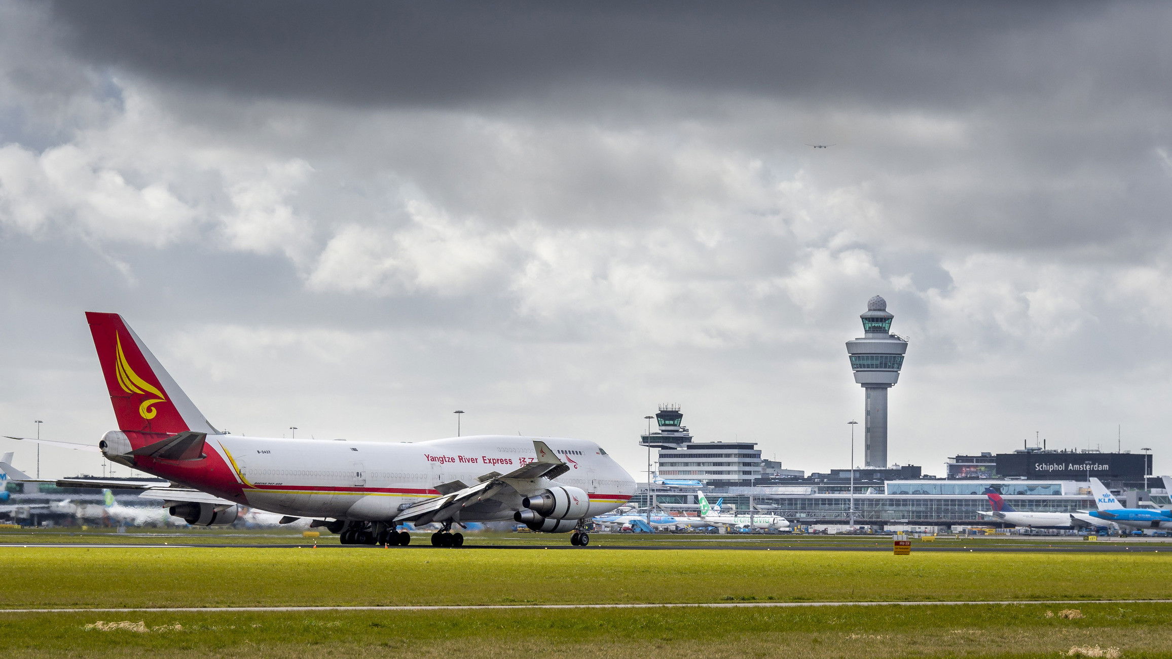 Backdrop for 100 jaar Schiphol: Luchtzaken onder de zeespiegel