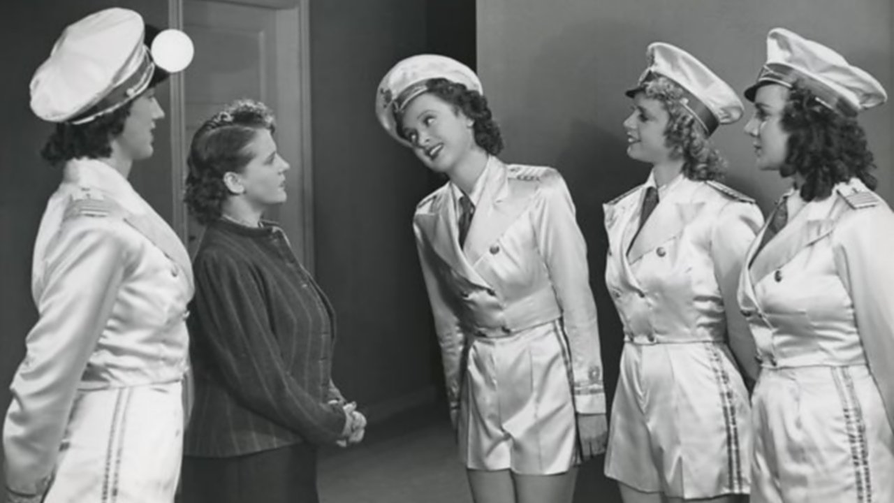 Backdrop for Alle gaar rundt og forelsker sig