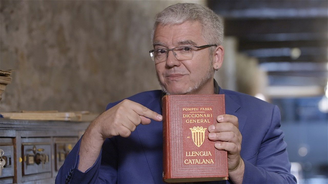 Backdrop for Fabra, diccionari d'un home sense biografia