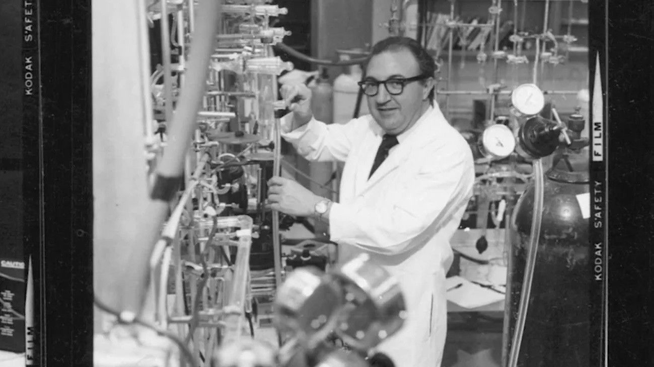 Backdrop for Joan Oró. La fórmula de la vida