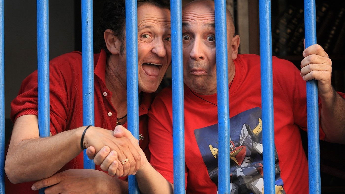 Backdrop for Una cella in due