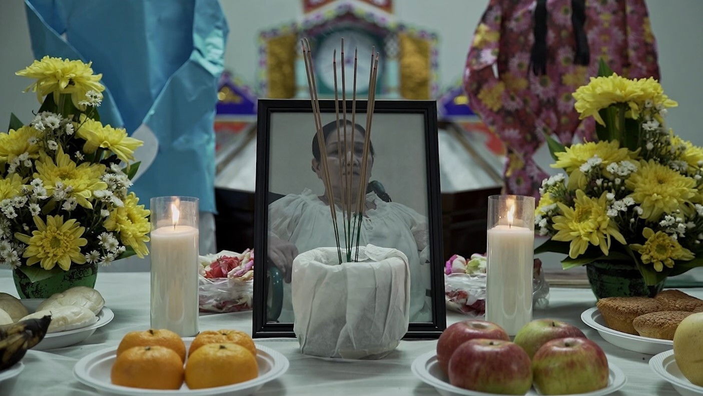 Backdrop for 母親 (mǔqīn)