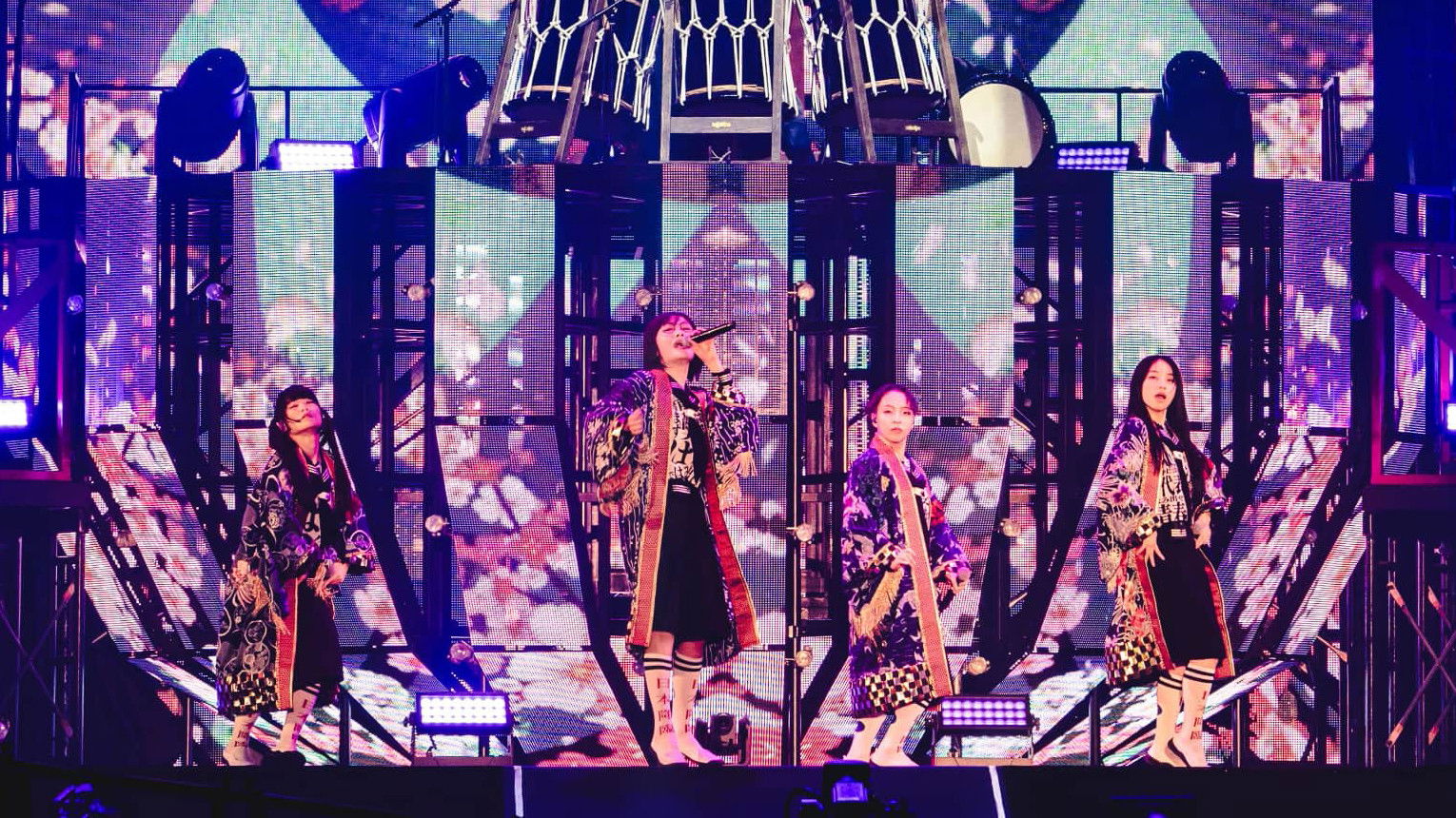 Backdrop for SEISHUN INOSHISHI 〈Go Wild〉 ATARASHII GAKKO! THE MOVIE