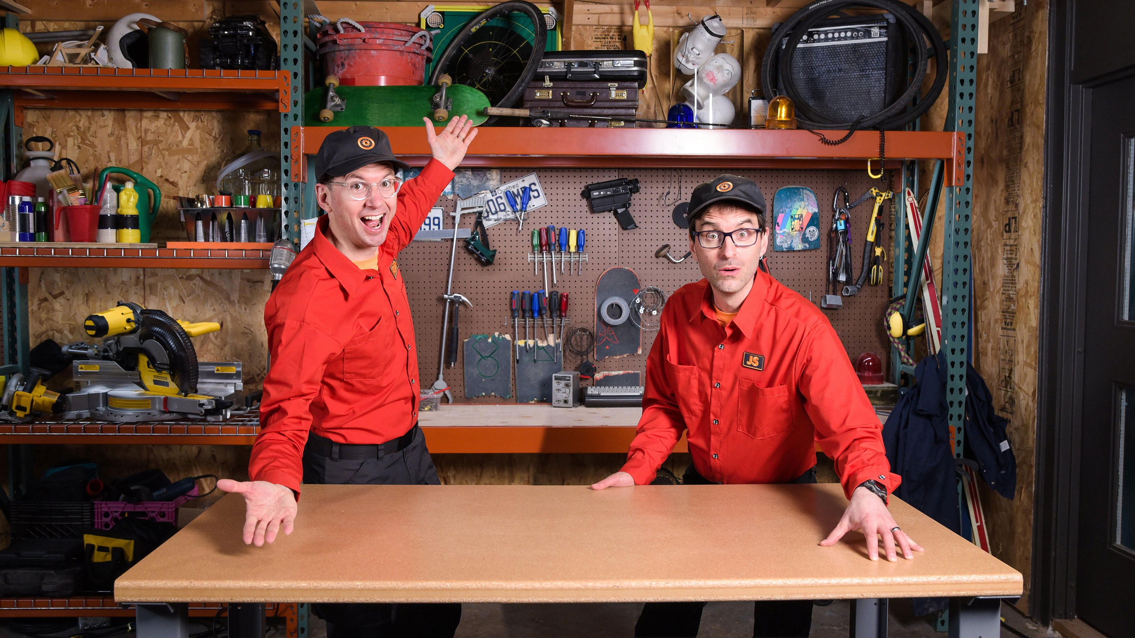 Backdrop for Les joyeux patenteux