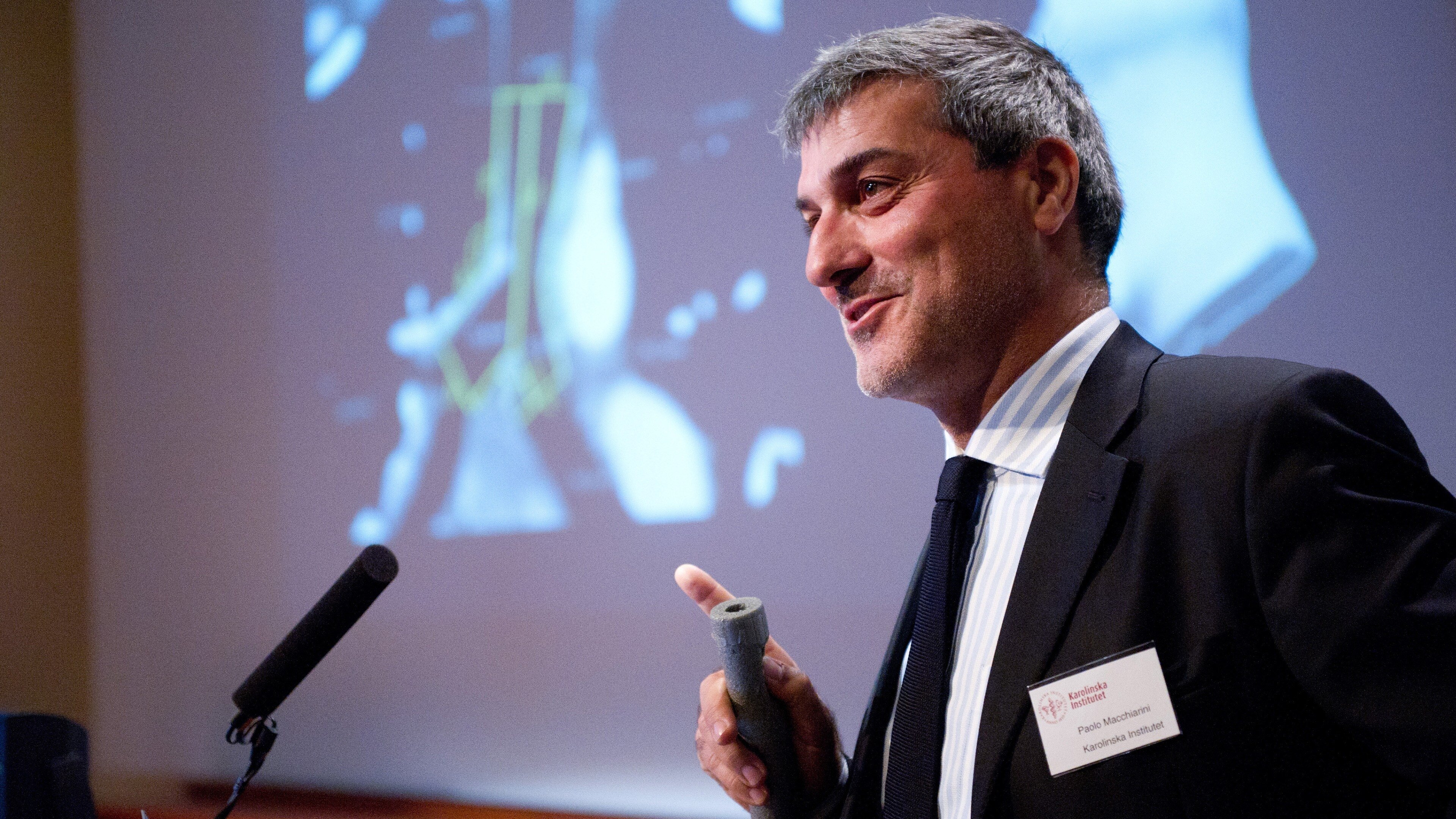 Backdrop for Dr. Death: Cutthroat Conman