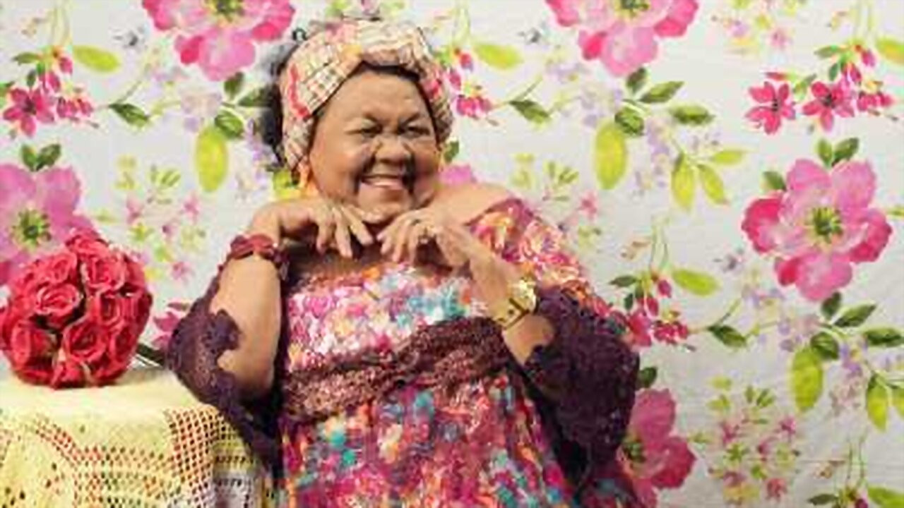 Backdrop for Dona Onete - Flor da Lua