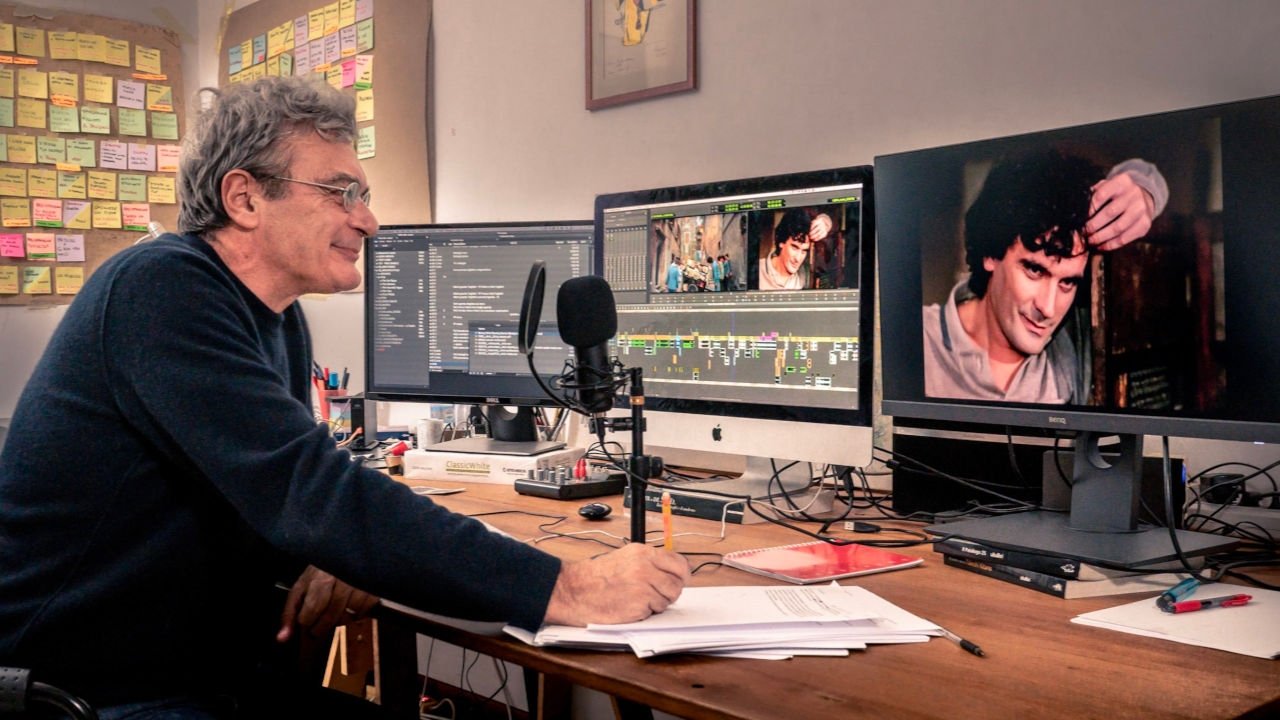 Backdrop for Massimo Troisi: Somebody Down There Likes Me