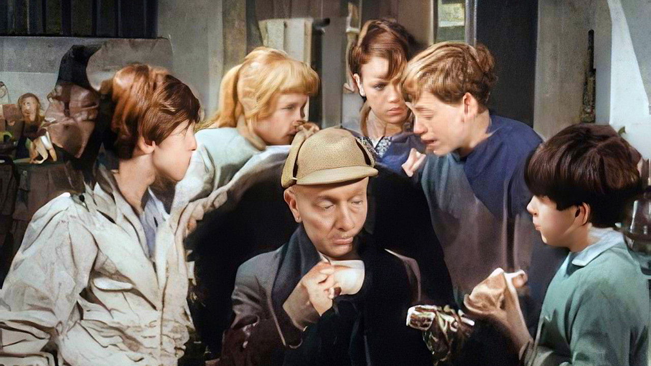 Backdrop for Five Have a Mystery to Solve