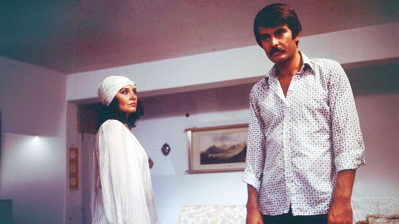 Backdrop for Seninle Son Defa