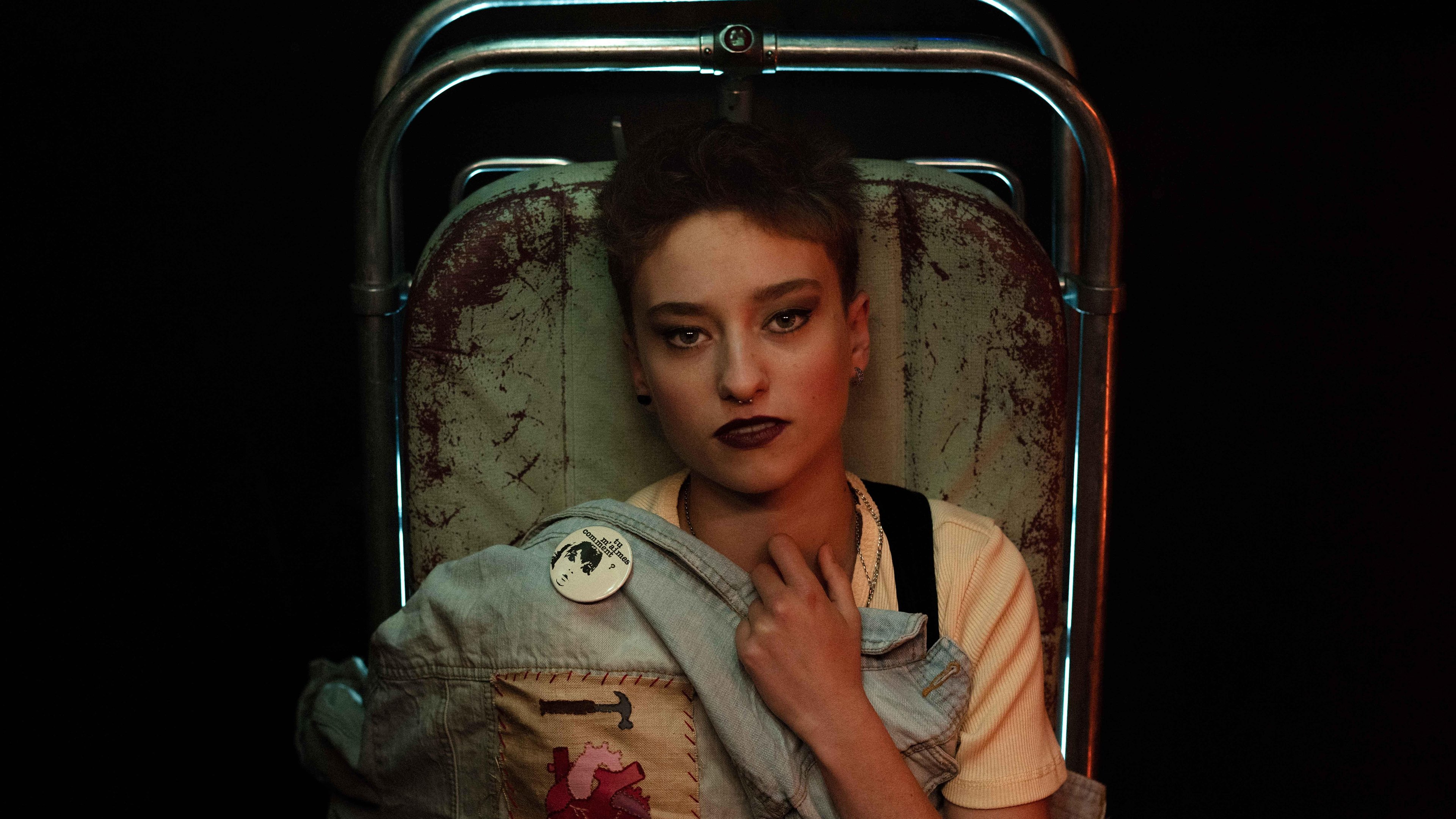 Backdrop for The Kissing Game