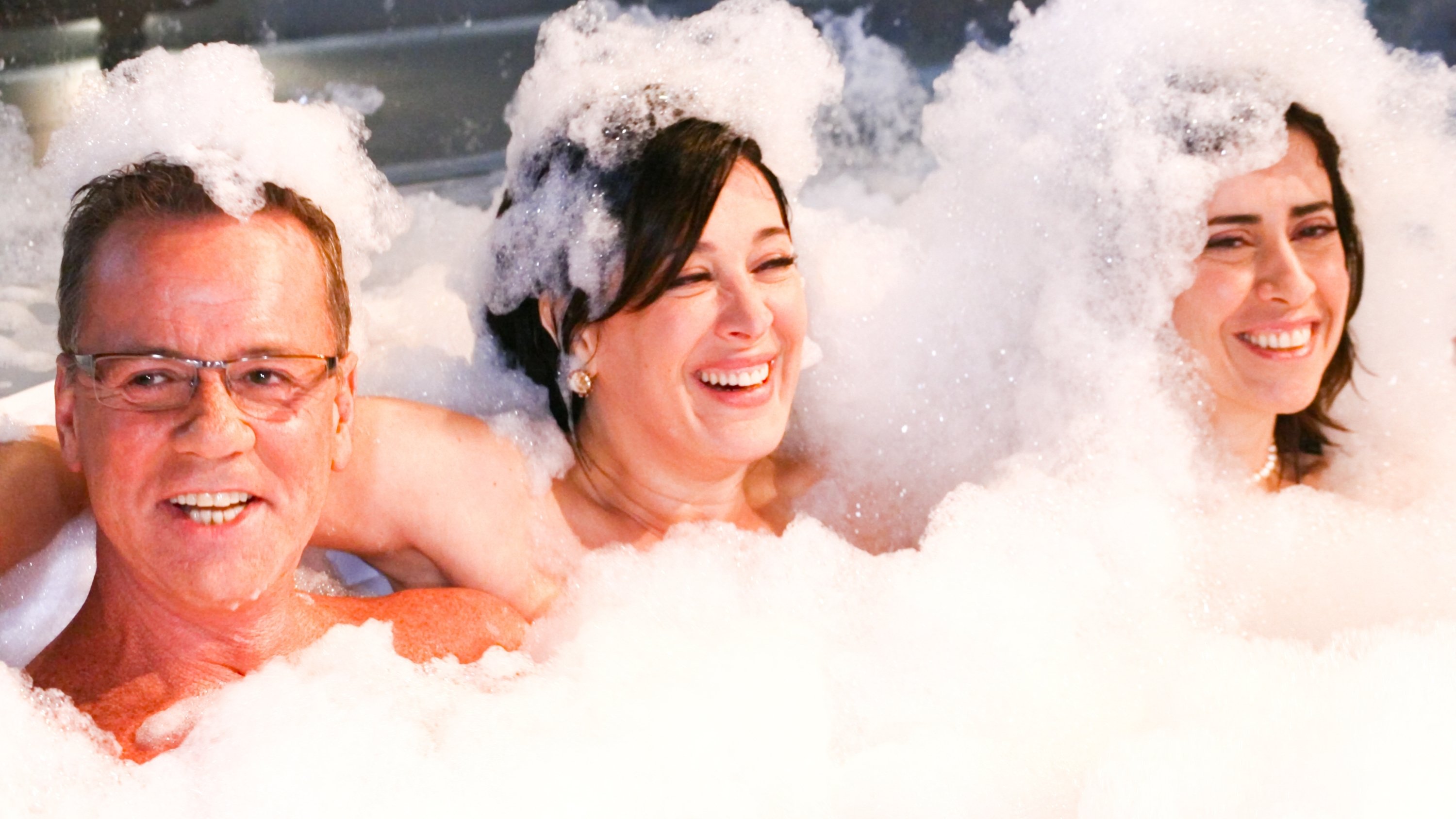 Backdrop for Os Normais 2 - A Noite Mais Maluca de Todas