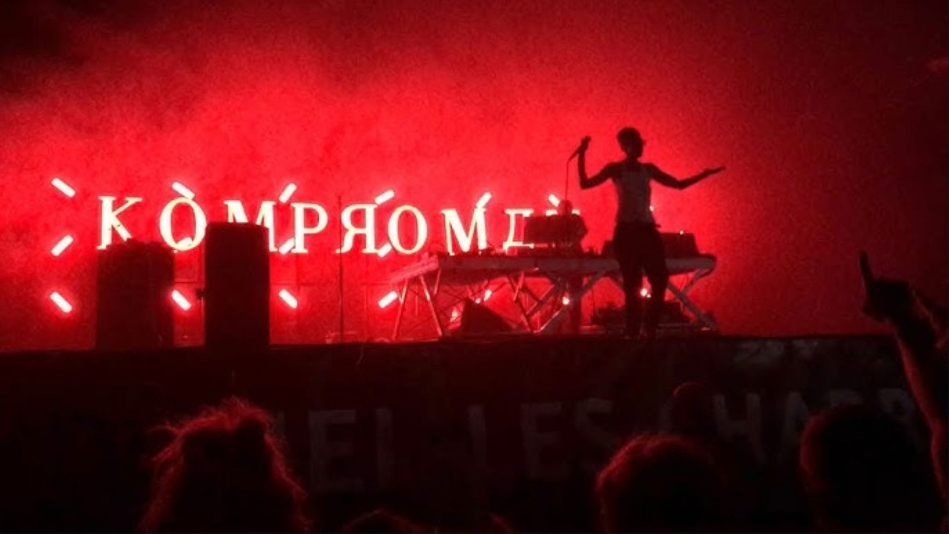 Backdrop for Kompromat en concert aux Vieilles Charrues 2025