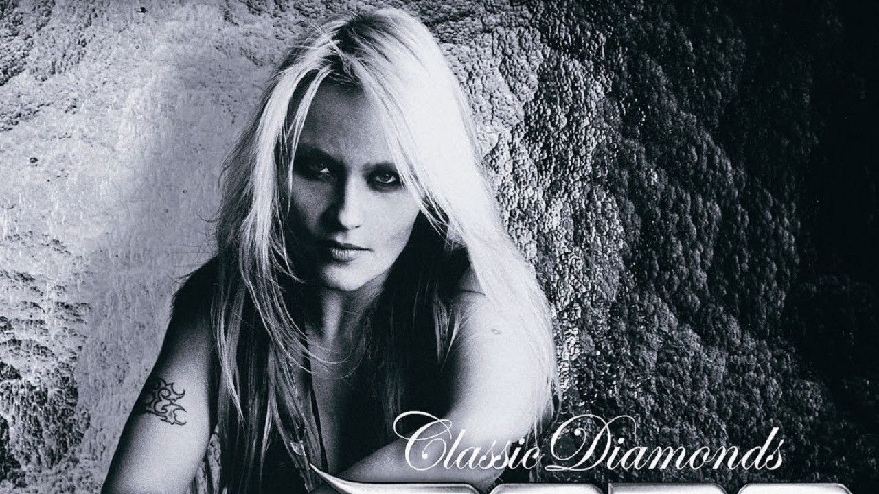 Backdrop for Doro: Classic Diamonds