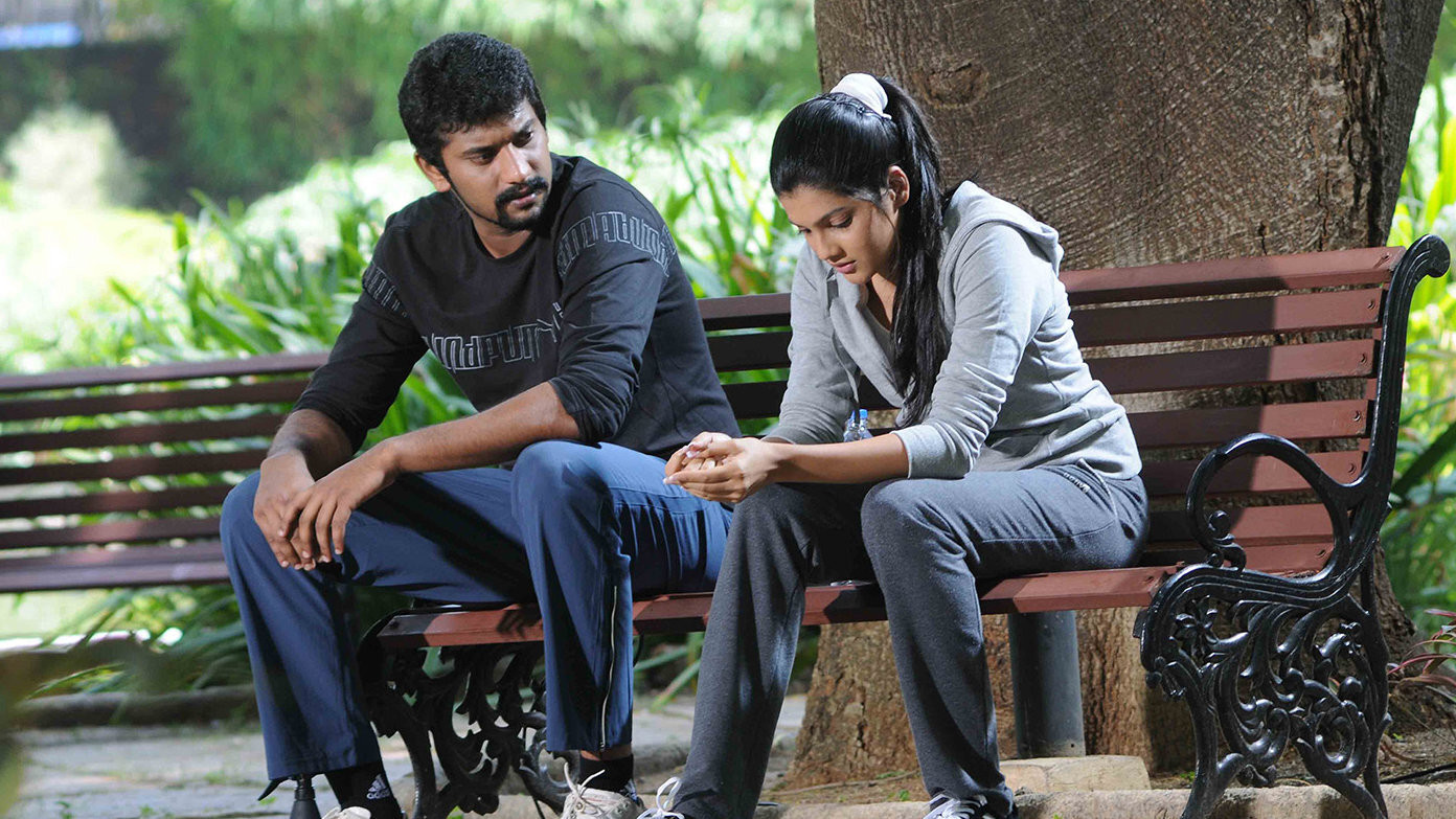 Backdrop for Oru Kanniyum Moonu Kalavaanikalum