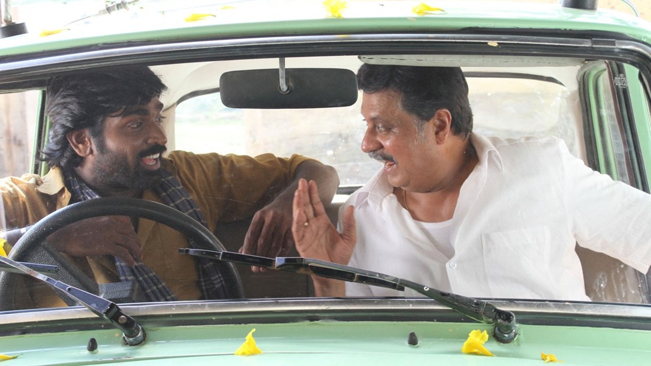 Backdrop for Pannaiyarum Padminiyum