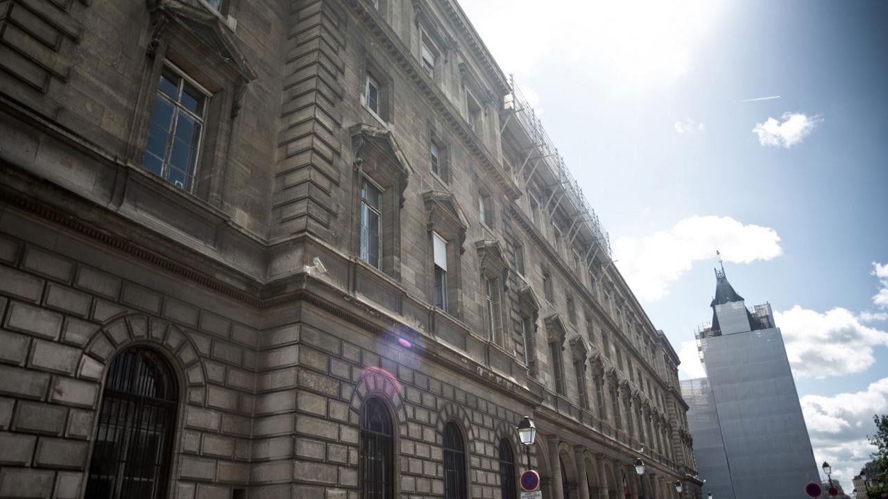 Backdrop for Entre flics et voyous, le roman noir du 36