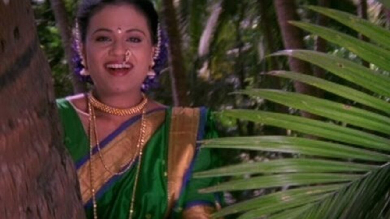 Backdrop for Chatur Navra Chikni Bayko