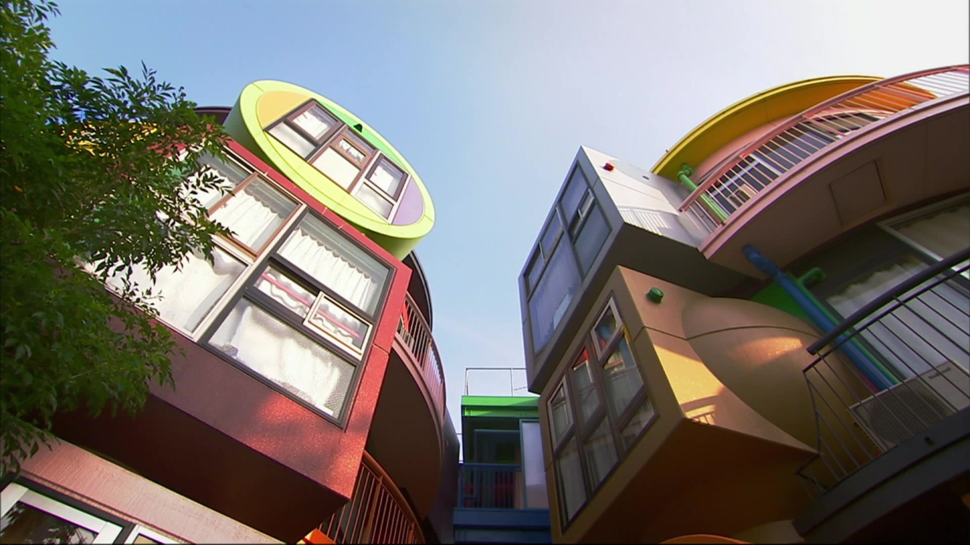 Backdrop for Extreme Homes