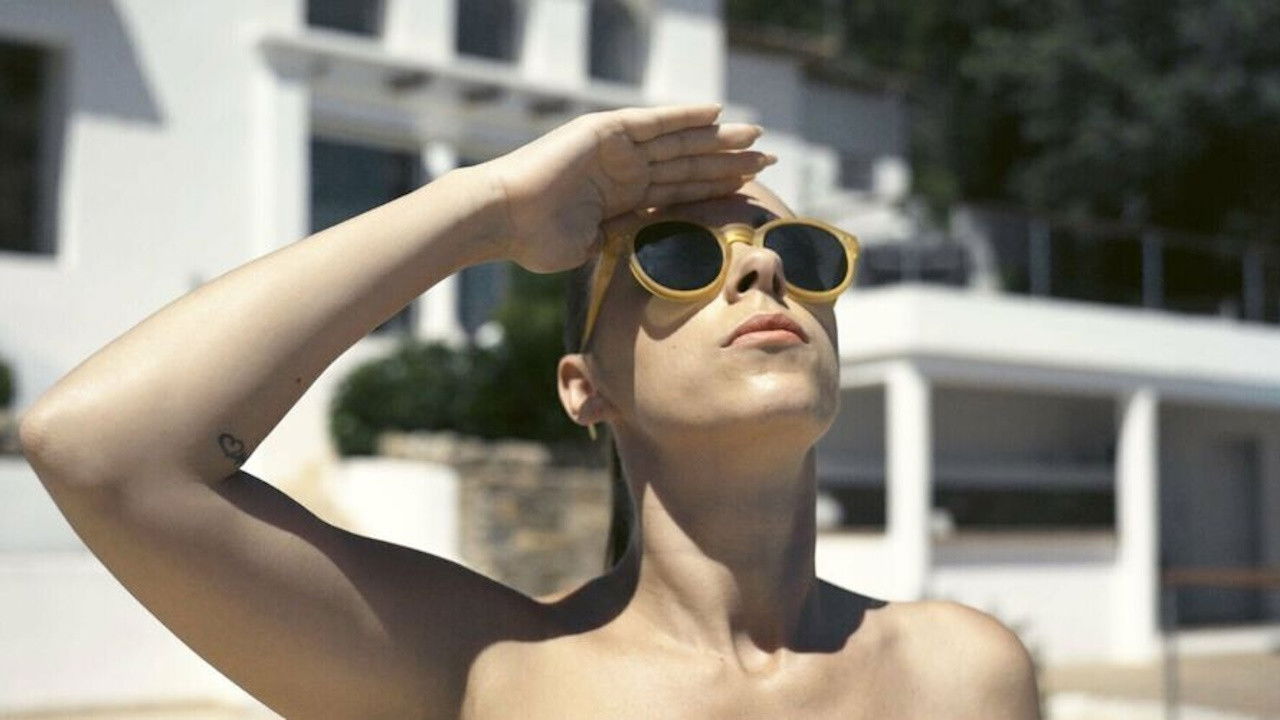 Backdrop for Charly Loves Charlie