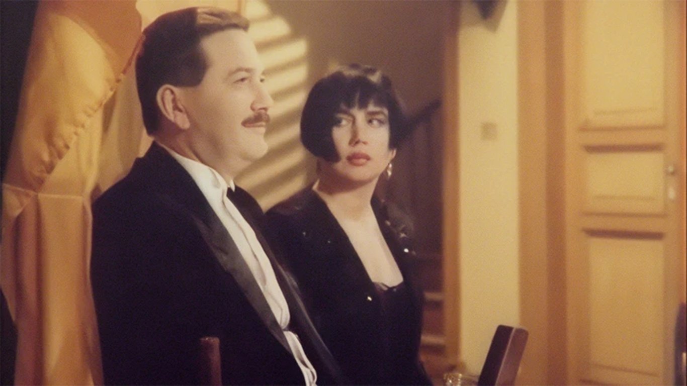 Backdrop for Büyük Yalnızlık