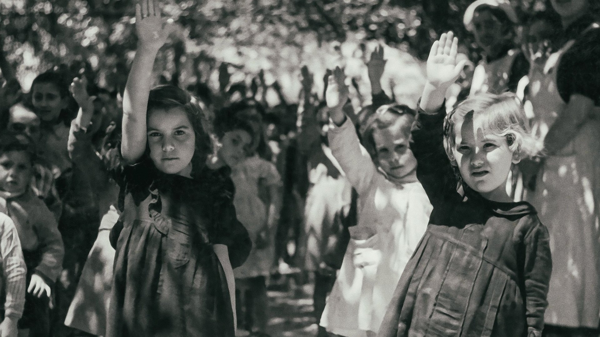 Backdrop for Estos muros