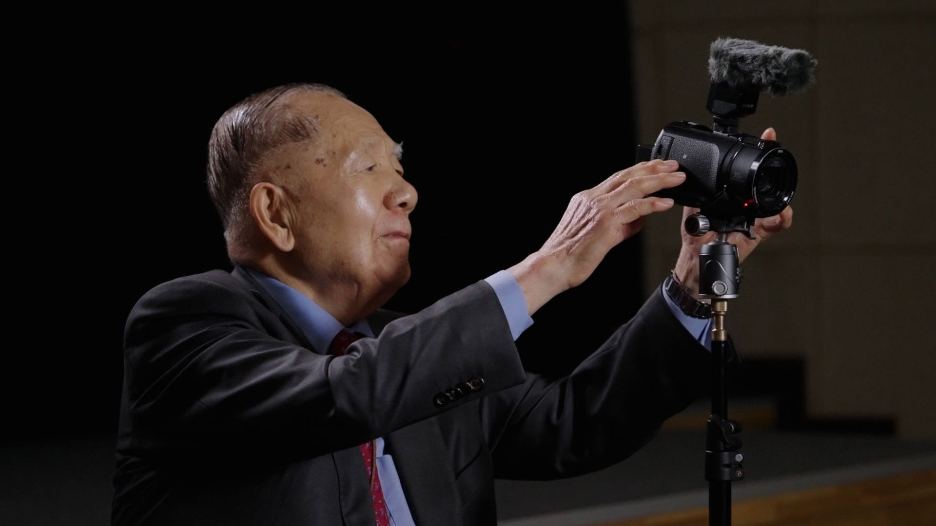 Backdrop for Mr. Kim Goes to the Cinema