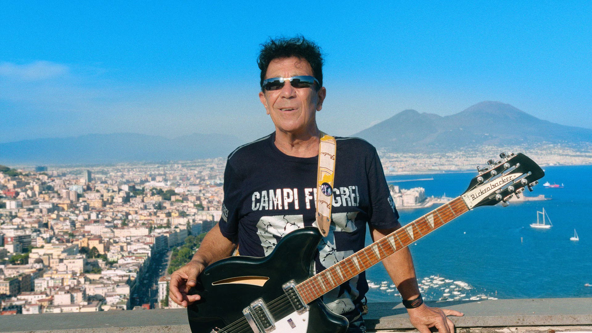 Backdrop for Edoardo Bennato - Sono solo canzonette