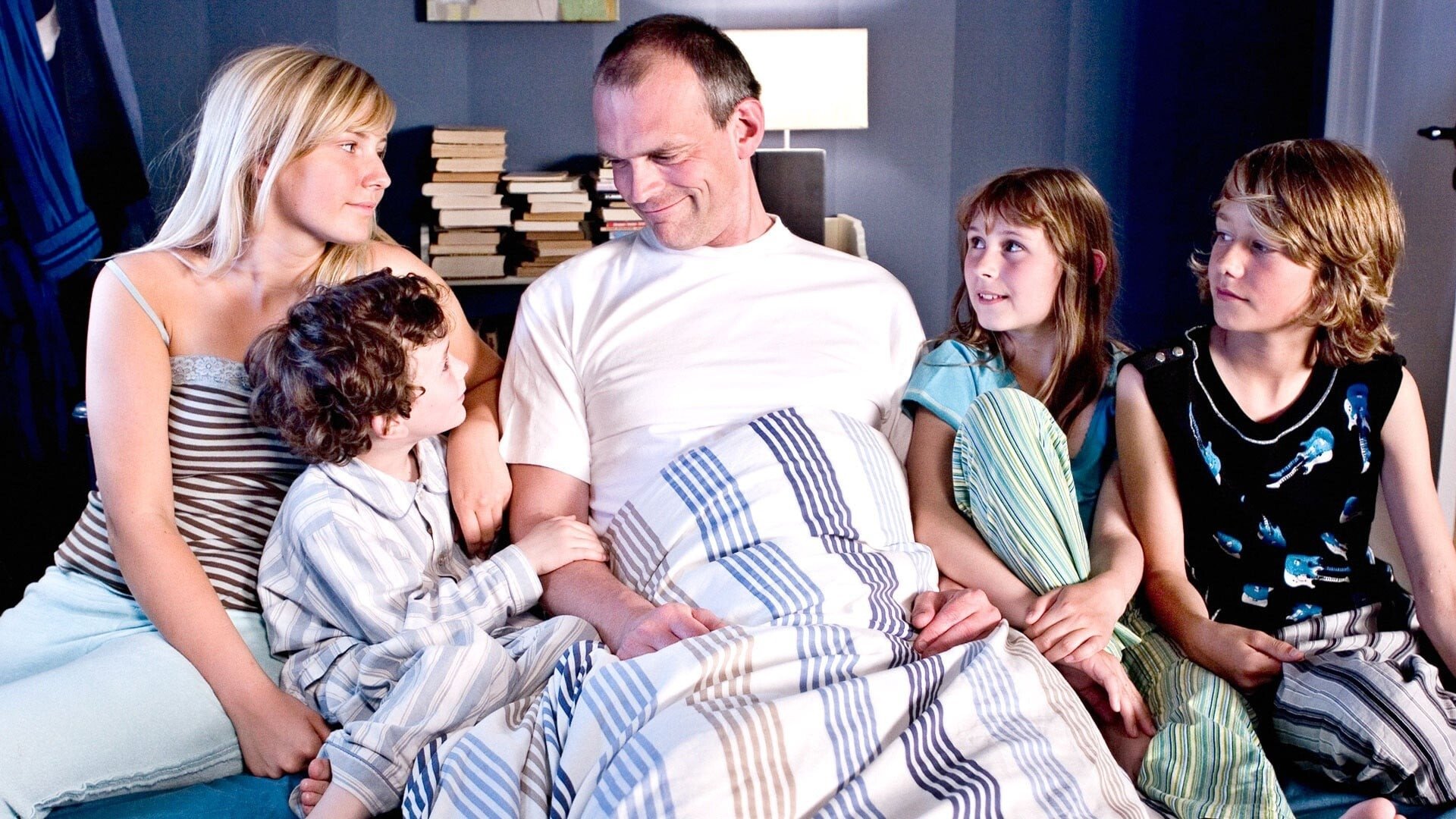 Backdrop for Father of Four: Never Gives Up!