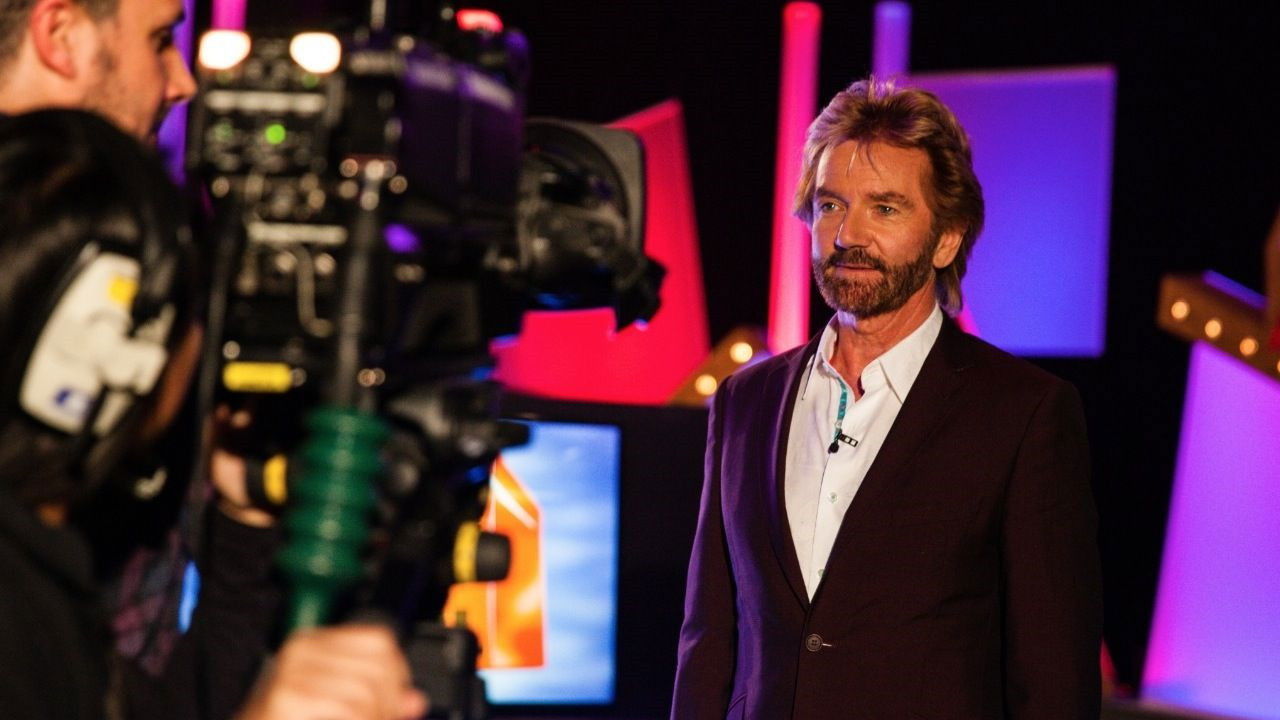 Backdrop for Deal or No Deal: 10th Anniversary Special