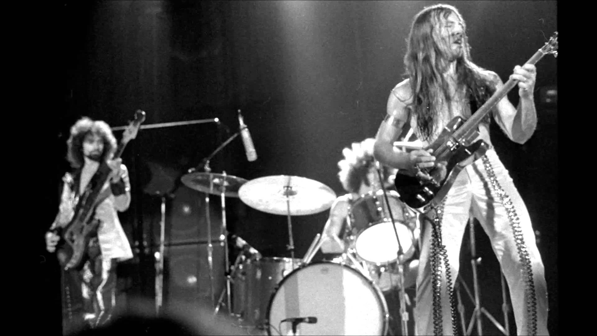 Backdrop for Grand Funk Railroad: Live At L.A. Forum 1974