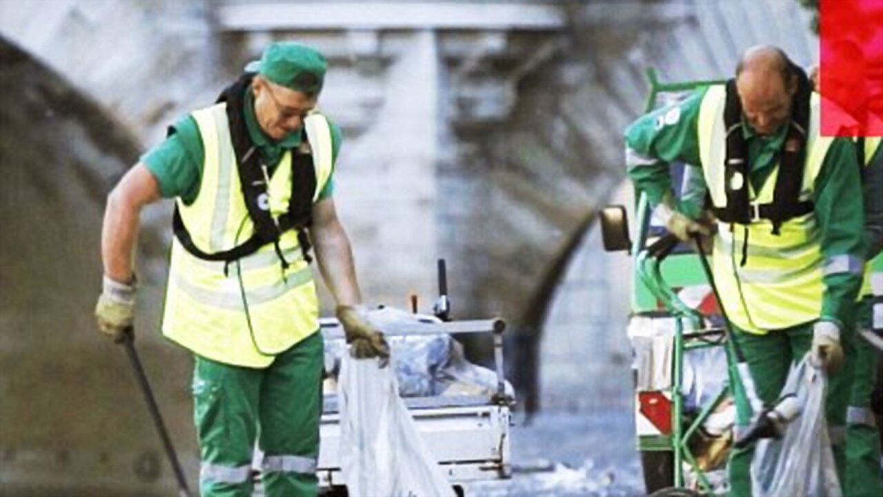 Backdrop for Des ordures et des hommes