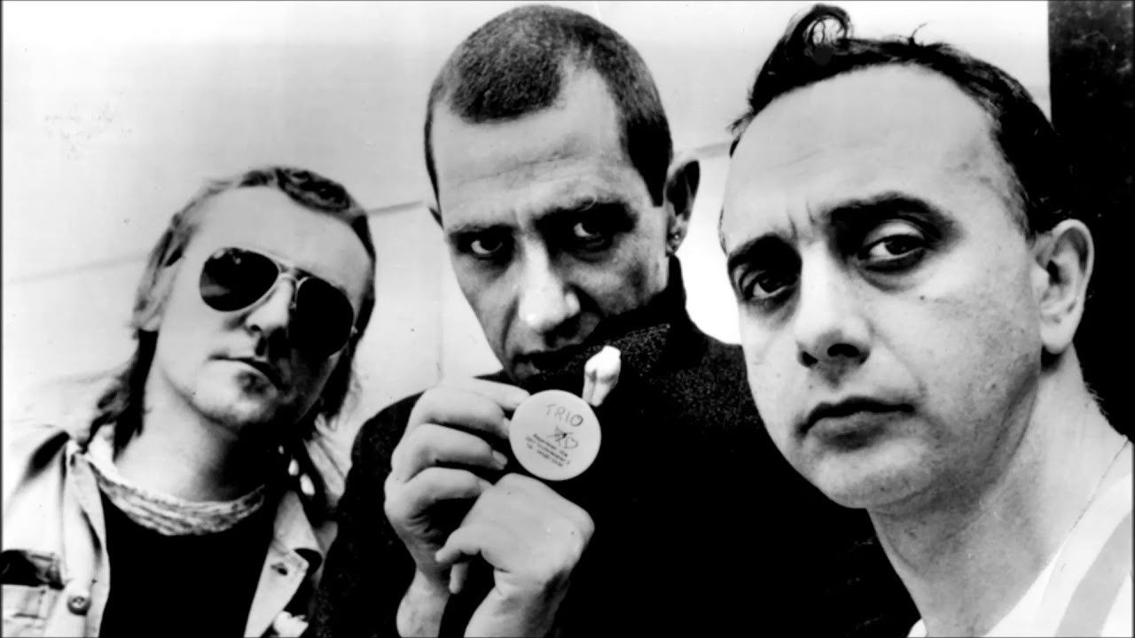 Backdrop for Trio - Best Of Trio