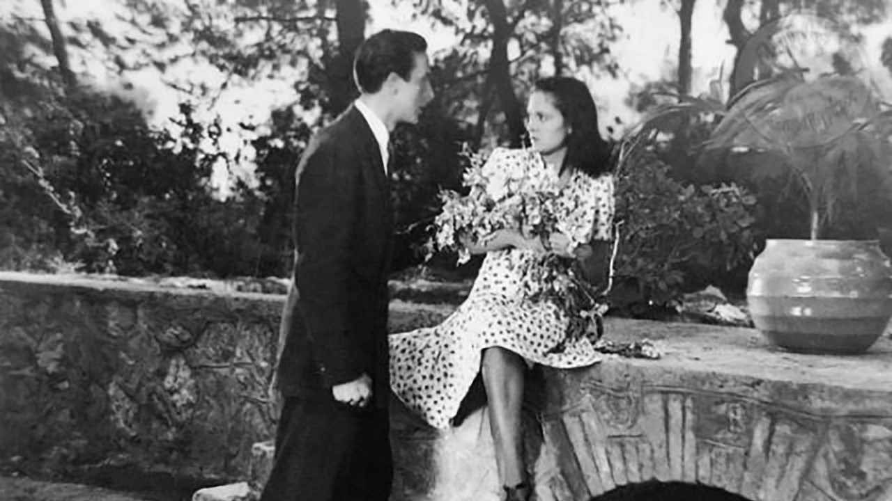 Backdrop for Ragismenes kardies...