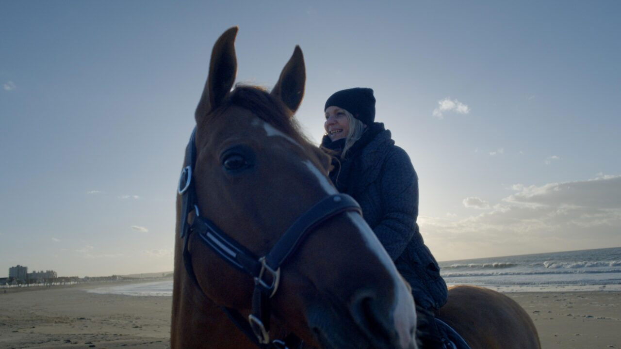Backdrop for À demain sur la Lune