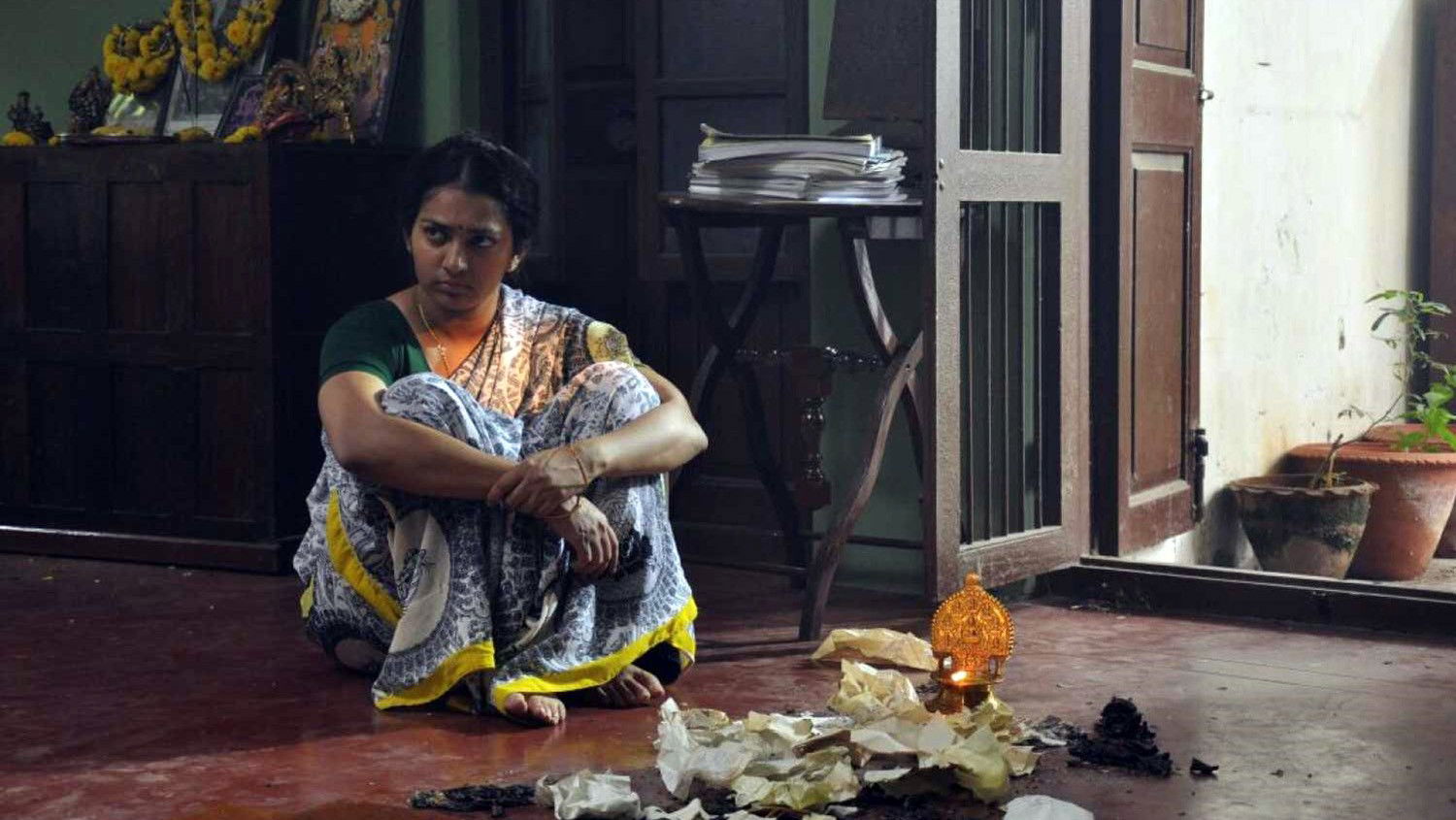 Backdrop for Sivaranjiniyum Innum Sila Pengalum