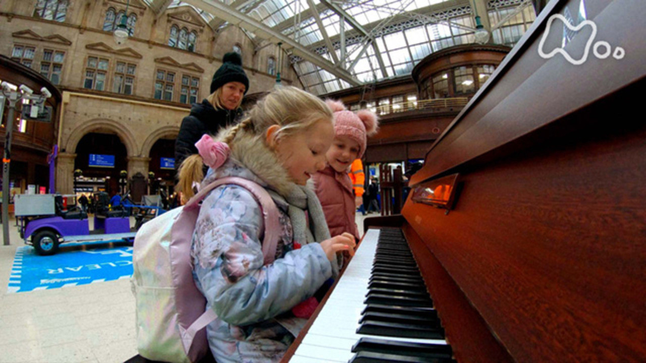 Backdrop for 駅ピアノ・空港ピアノ・街角ピアノ