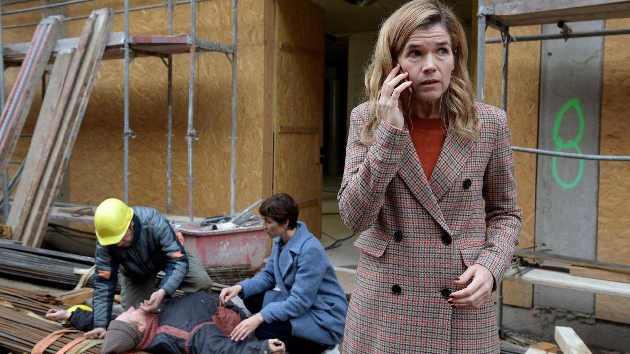 Backdrop for Tödliche Geheimnisse - Das Versprechen