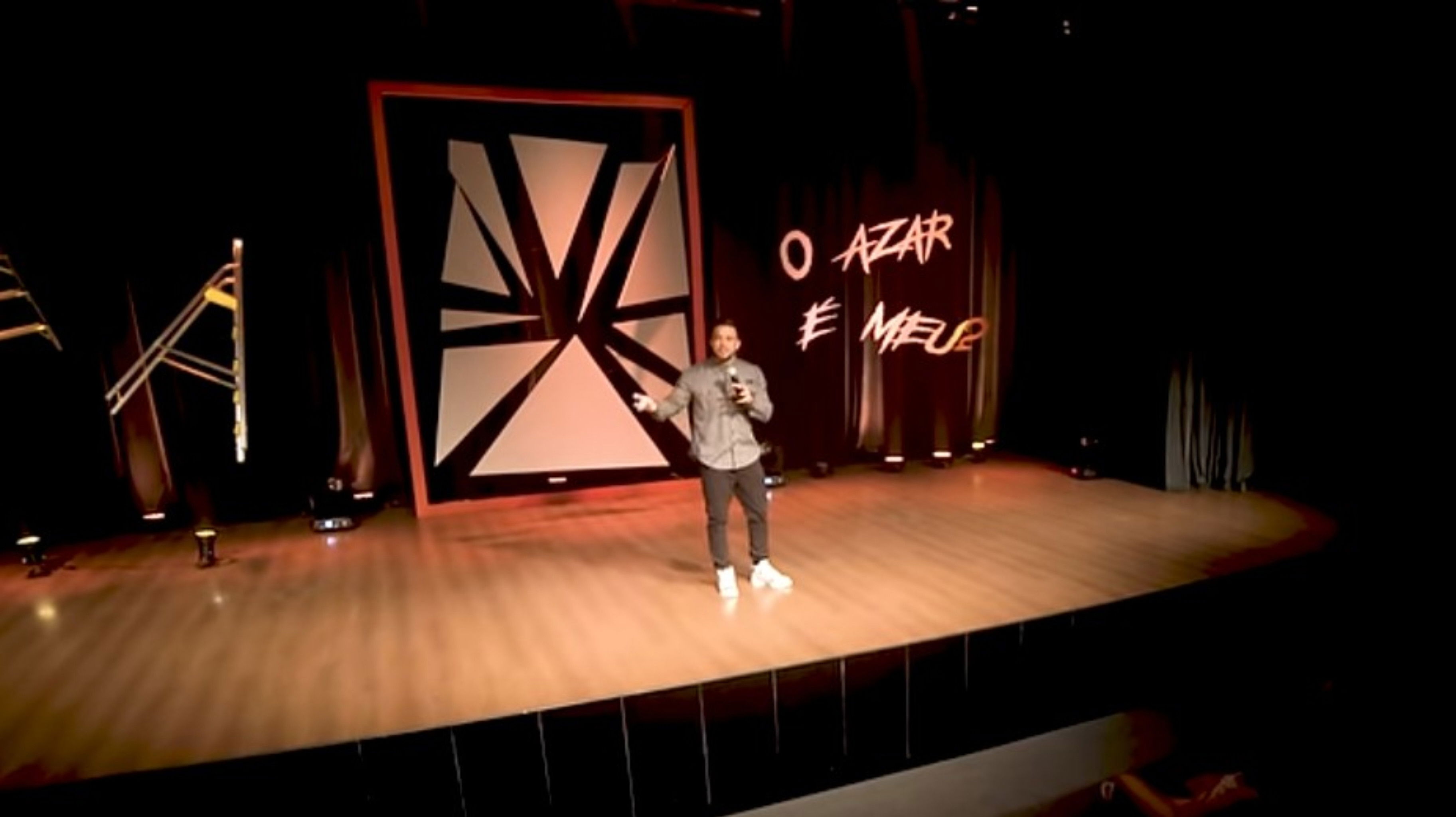 Backdrop for Flávio Andradde: O Azar É Meu?