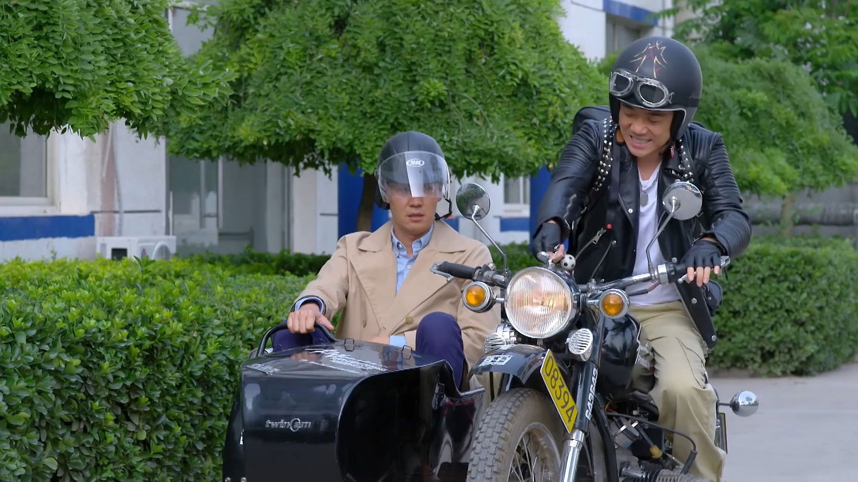 Backdrop for 跟我回家