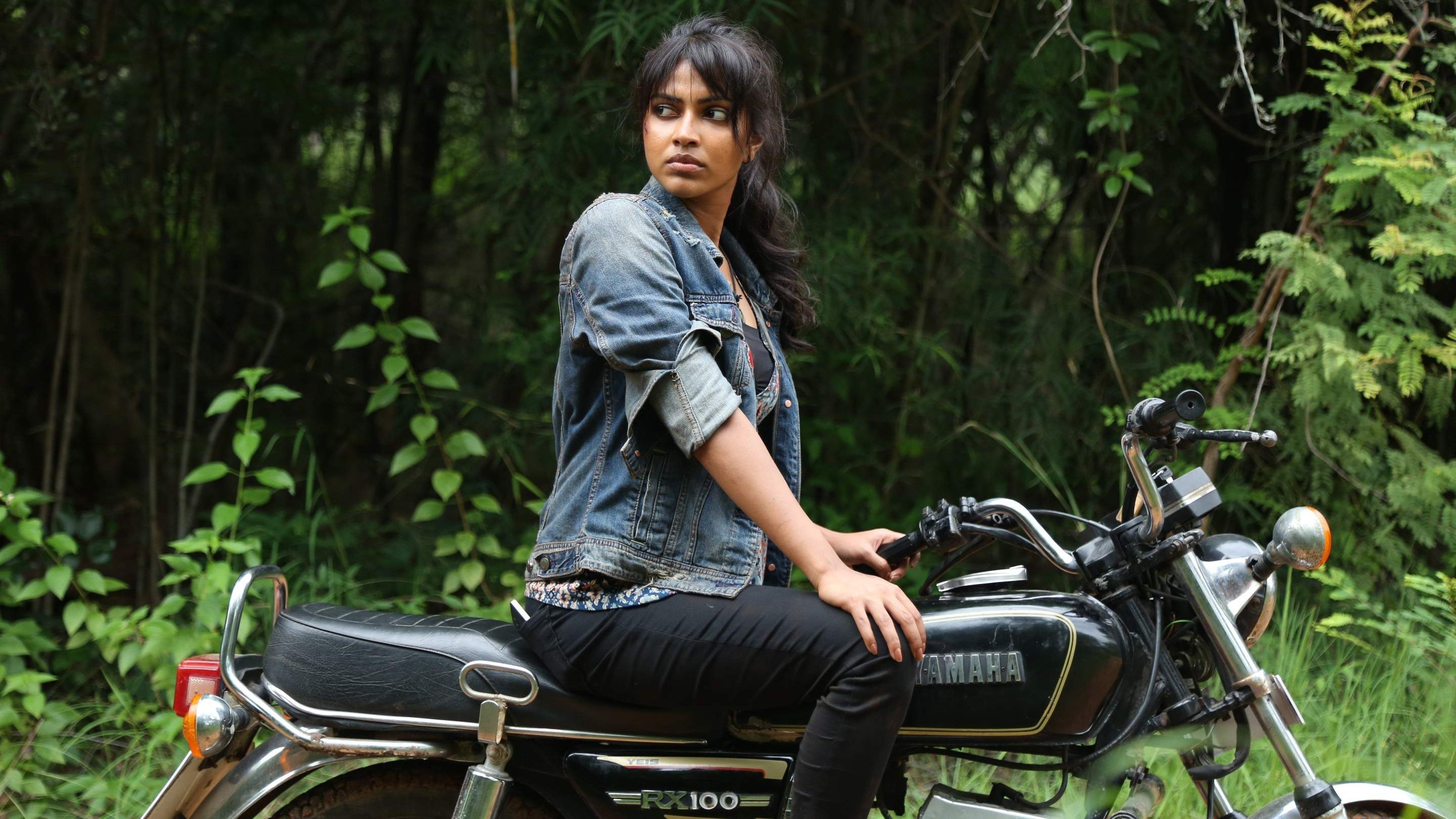 Backdrop for Adho Andha Paravai Pola