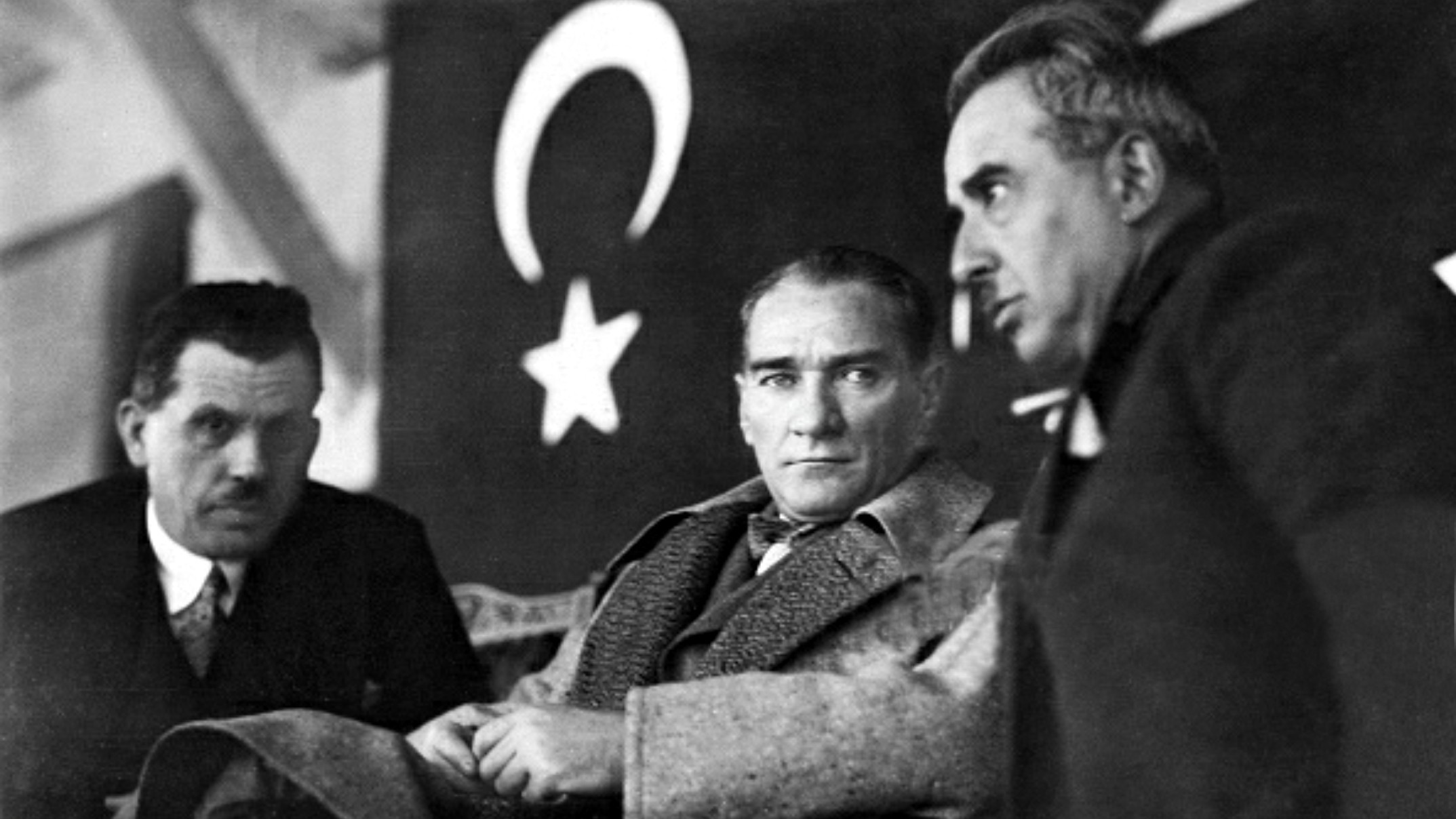 Backdrop for Atatürk, père de la Turquie moderne