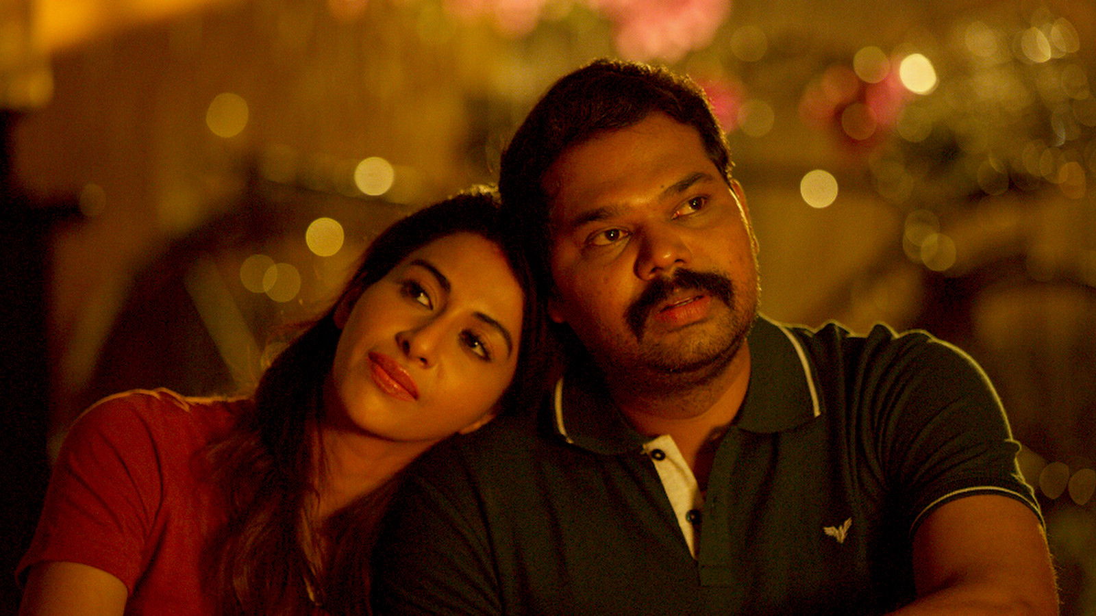 Backdrop for Parundhaaguthu Oor kuruvi