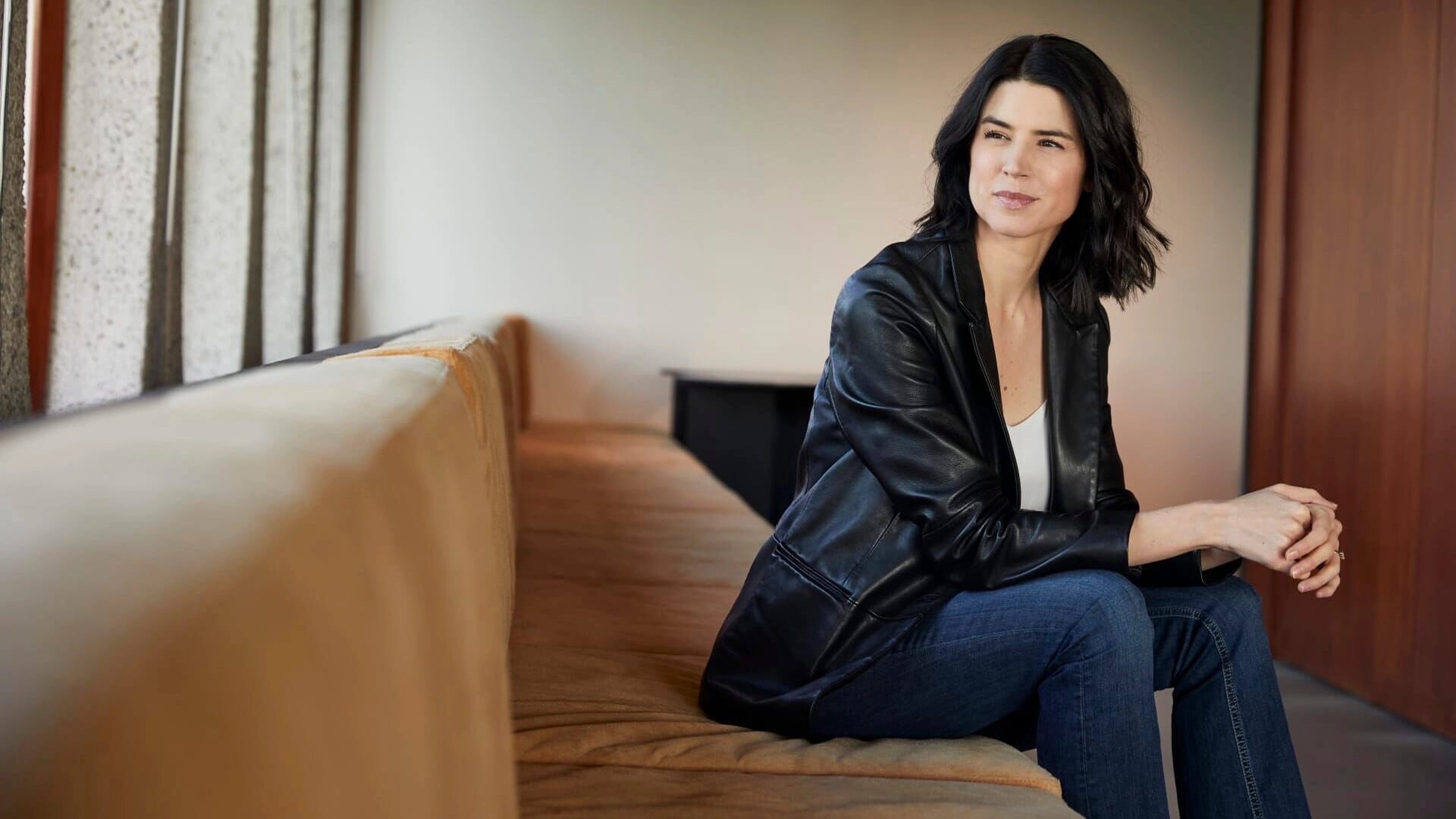 Backdrop for Face au juge