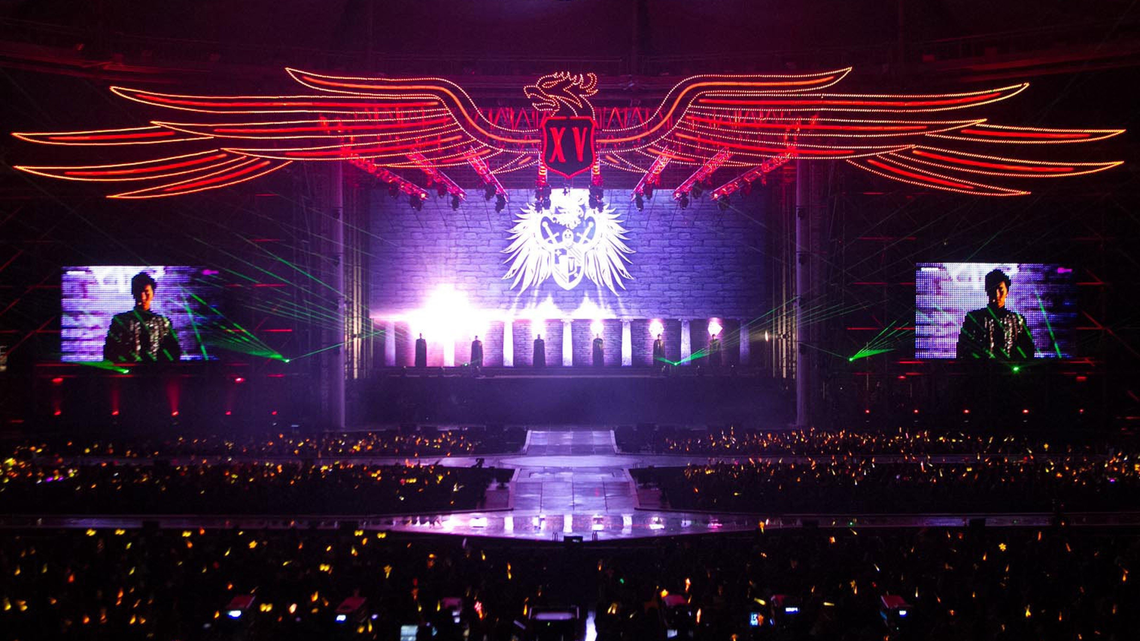 Backdrop for Shinhwa Live 3D - The Legend Continues