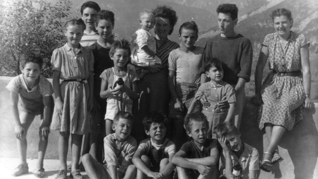 Backdrop for Les enfants de Vercheny