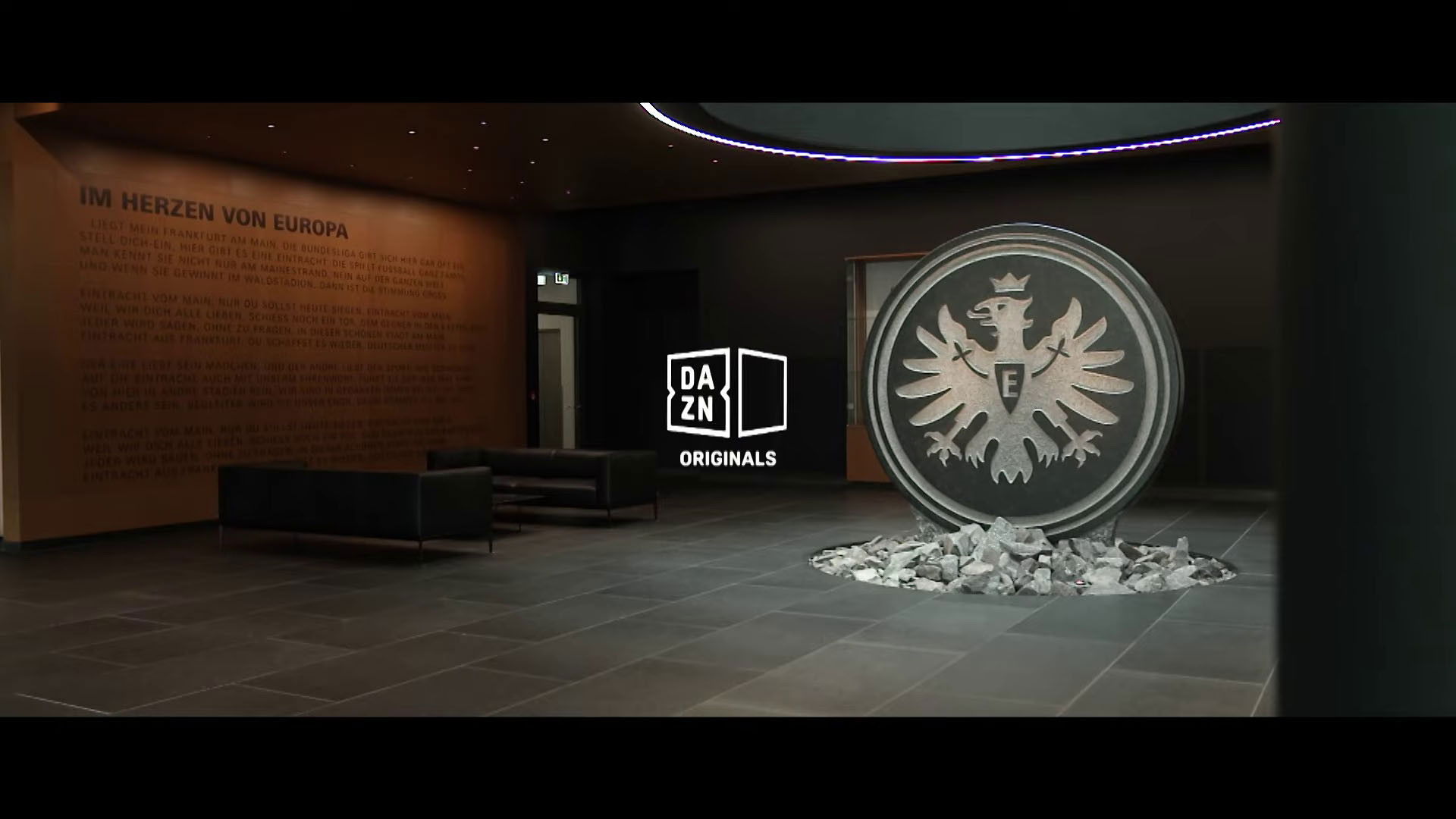 Backdrop for 3 Blickwinkel - Königsklasse im Herzen von Europa