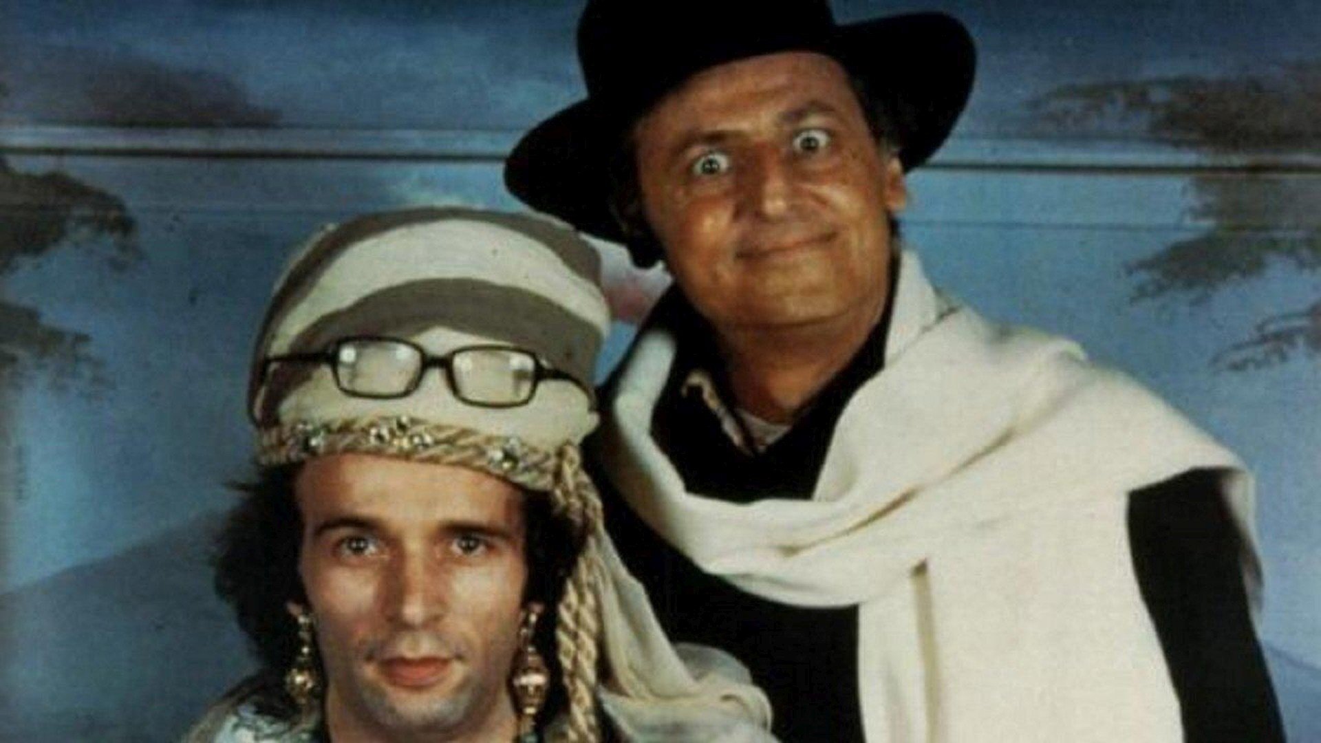 Backdrop for FF.SS. cioè '...che mi hai portato a fare sopra a Posillipo se non mi vuoi più bene?'