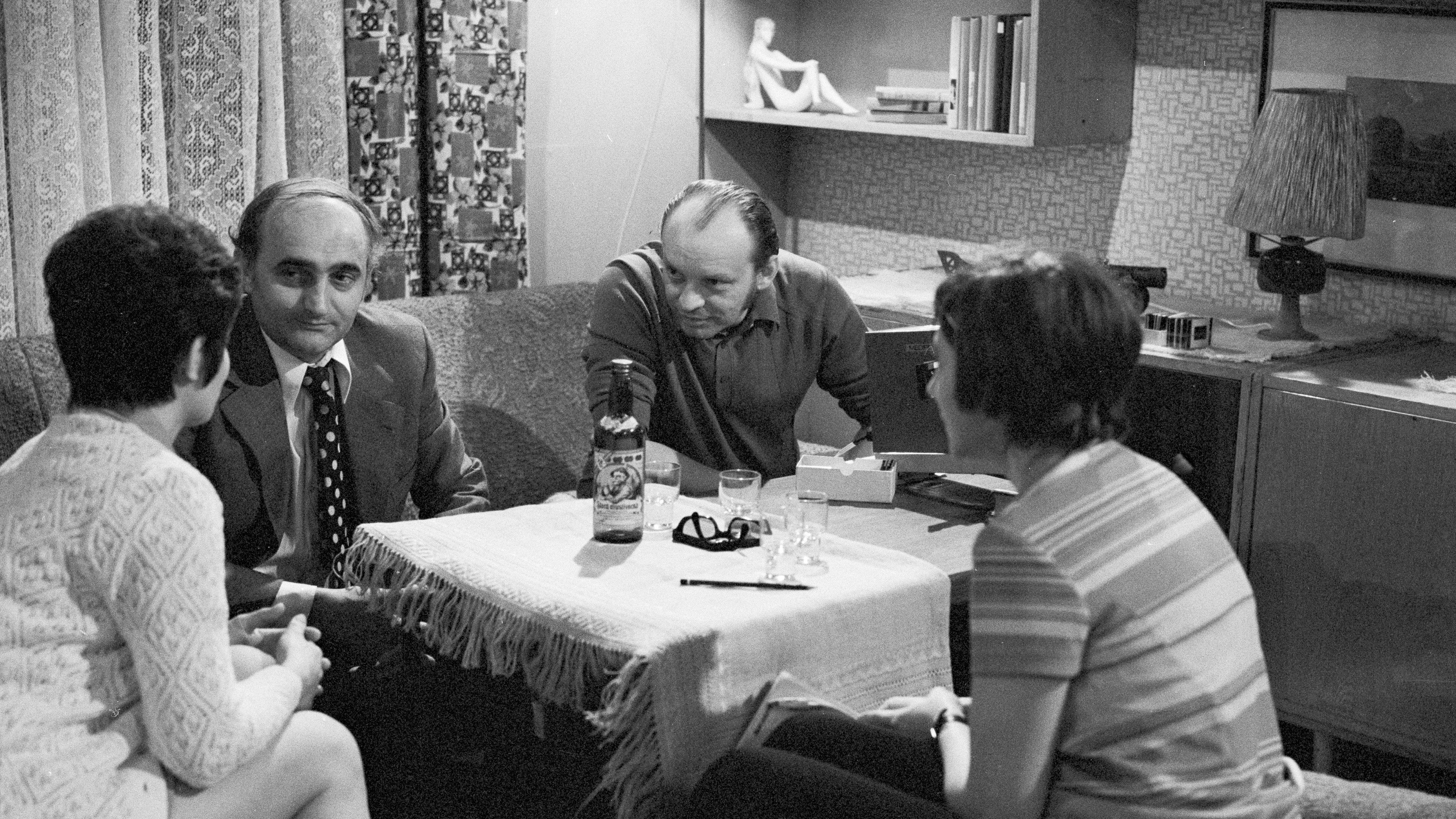 Backdrop for Hledám paní na hlídání