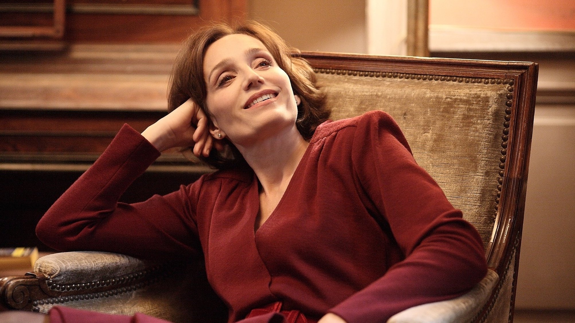 Backdrop for The Woman in the Fifth